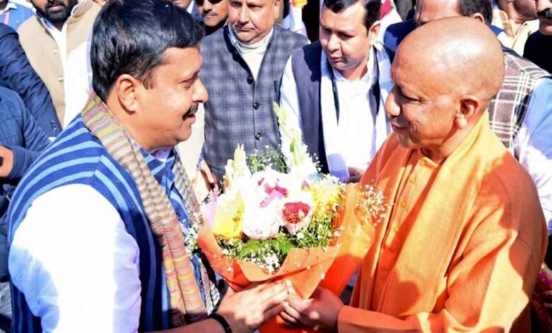 युवा-शक्ति-का-चेहरा-हैं-नितिन-नबीन,-सीएम-योगी-ने-की-जमकर-सराहना