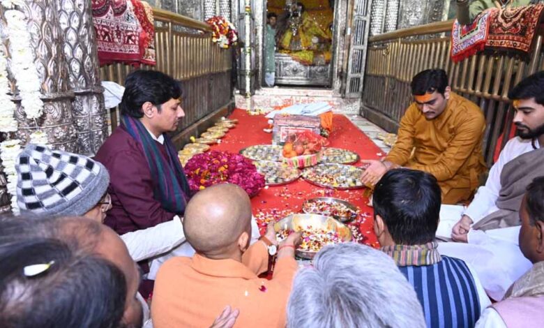 मुख्यमंत्री-और-भाजपा-अध्यक्ष-ने-किए-बांके-बिहारी-के-दर्शन