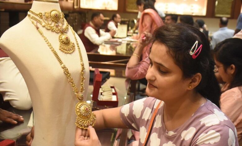 आज-का-सोने-का-भाव:-20,-22-और-24-कैरेट-के-रेट-में-कितनी-बढ़ोतरी,-चांदी-के-भाव-में-भी-बड़ा-बदलाव