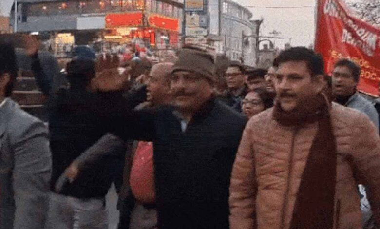 लाखों-बैंक-कर्मचारी-‘फाइव-डे-वीक’-के-लिए-सड़कों-उतरे,-7-हजार-से-ज्यादा-शाखाओं-में-हड़ताल-के-चलते-तालाबंदी