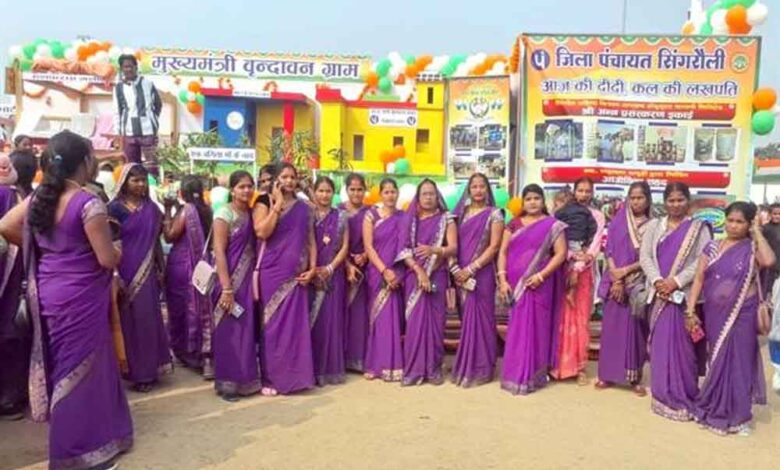 गणतंत्र दिवस पर लखपति दीदी थीम पर जिलों में हुआ झांकी प्रदर्शन