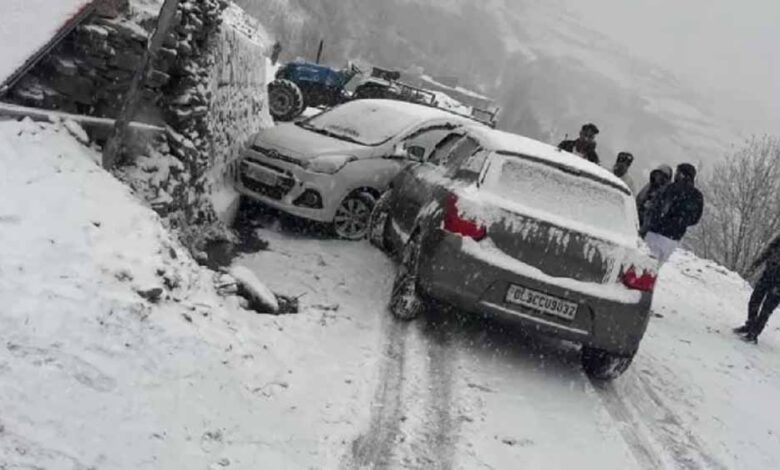 हिमाचल-में-बर्फबारी-का-कहर,-लाहौल-स्पीति-में-स्कूल-बंद;-कल-कैसा-रहेगा-मौसम?