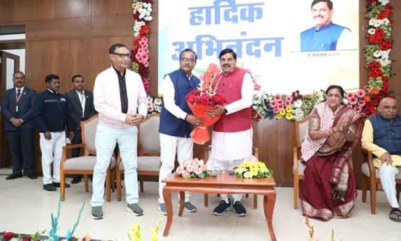 किसान-कल्याण-वर्ष-में-हर-खेत-तक-सिंचाई-के-लिए-पानी-पहुंचाने-का-है-संकल्प-:-मुख्यमंत्री-डॉ.-यादव