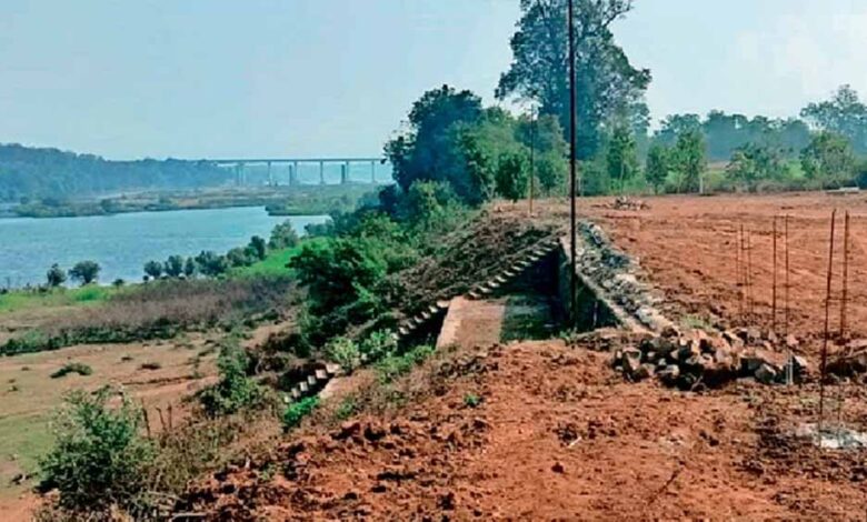 जबलपुर:-नर्मदा-के-300-मीटर-अंदर-अवैध-कॉलोनी,-प्रशासन-ने-बुलडोजर-चलाया