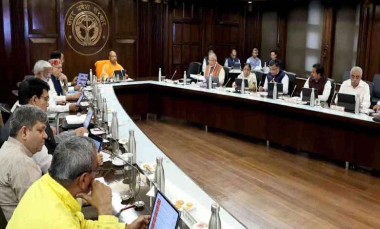 शिक्षकों-शिक्षामित्रों-को-बड़ी-सौगात:-कैशलेस-मेडिकल-सहित-30-प्रस्तावों-को-योगी-कैबिनेट-की-मंजूरी