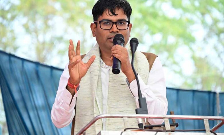 हीरक-जयंती-का-गौरवपूर्ण-आयोजन:-वित्त-मंत्री-ओपी.-चौधरी-लक्ष्मणेश्वर-स्नातकोत्तर-महाविद्यालय,-खरौद-में-हुए-शामिल