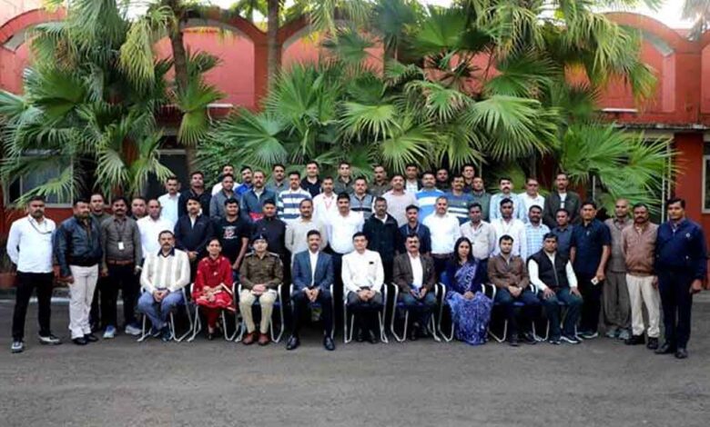 दो-दिवसीय-सुरक्षित-वाहन-चालन-कोर्स-संपन्न