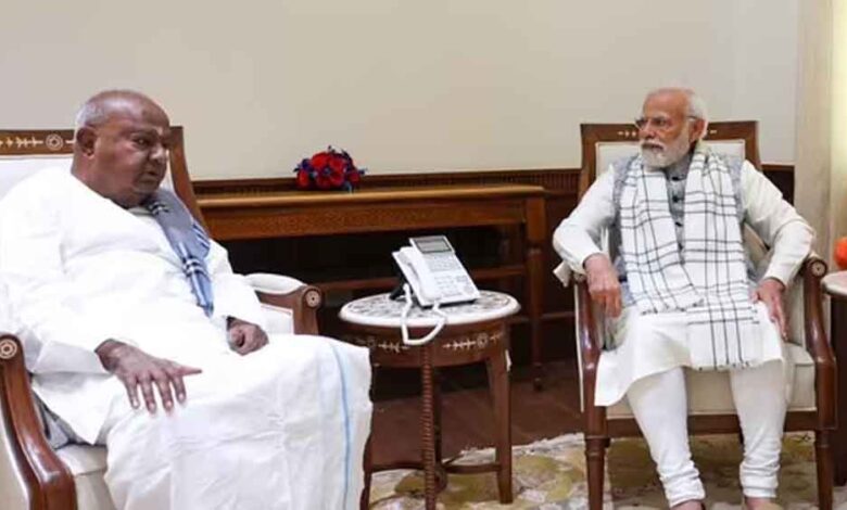 प्रधानमंत्री-मोदी-ने-hd-देवगौड़ा-से-की-सौजन्य-मुलाकात,-विकास-में-योगदान-की-सराहना