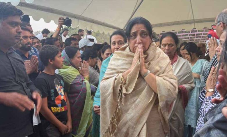 आंसुओं और खुशियों के बीच सुनेत्रा पवार का राजतिलक, बनी महाराष्ट्र की पहली महिला उपमुख्यमंत्री