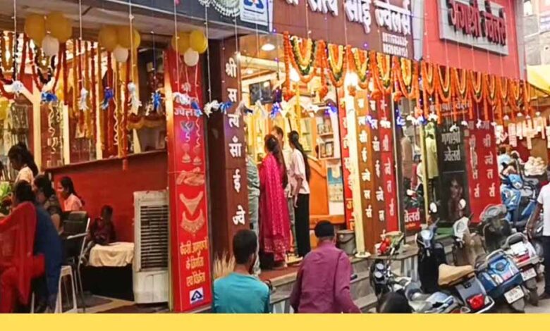 सोना-चांदी-की-बढ़ती-कीमतों-से-व्यापारियों-में-संकट,-सालों-बाद-लोग-गिरवी-जेवर-छुड़ाने-पहुंच-रहे