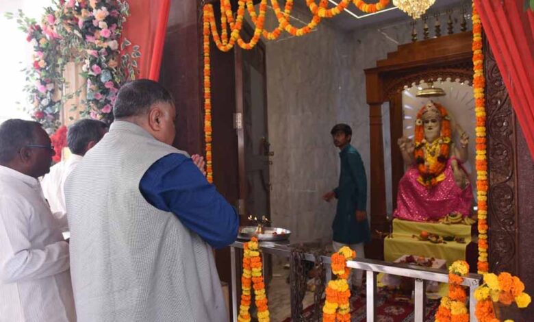 पर्यटन-एवं-संस्कृति-मंत्री-राजेश-अग्रवाल-ने-अंबिकापुर-के-विश्वकर्मा-मंदिर-में-पूजा-अर्चना-कर-छत्तीसगढ़वासियों-के-सुख-समृद्धि-की-कामना-की