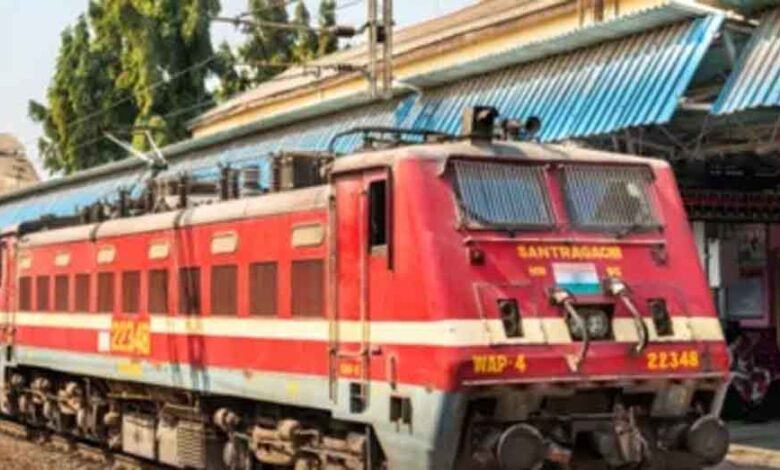 होली-पर-घर-जा-रहे-हैं?-ट्रेन-टिकट-बुक-करने-से-पहले-जानें-ये-बड़ी-अपडेट!