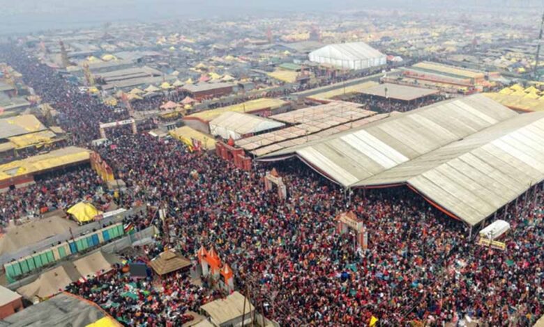 माघी-पूर्णिमा-पर-संगम-में-उमड़ा-जनसैलाब,-करीब-2-करोड़-श्रद्धालुओं-ने-लगाई-आस्था-की-डुबकी