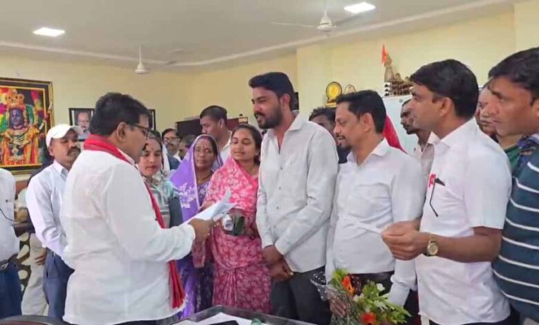 उपमुख्यमंत्री-विजय-शर्मा-ने-विधायक-कार्यालय-में-आमजन-से-की-मुलाकात