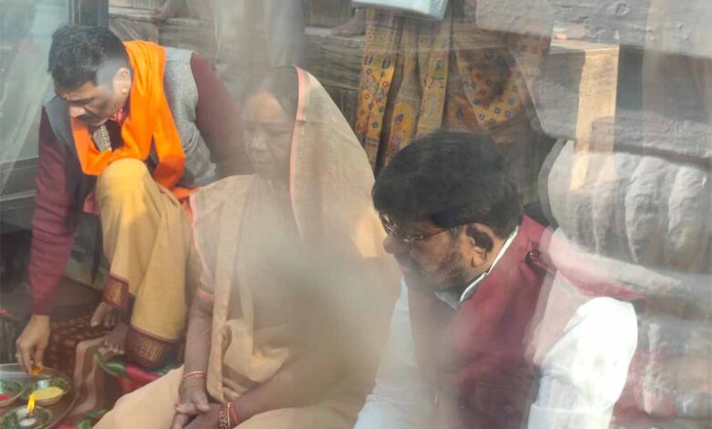 पशुपालन-एवं-डेयरी-विभाग-राज्यमंत्री-पटेल-ने-माँ-नर्मदा-का-किया-पूजन