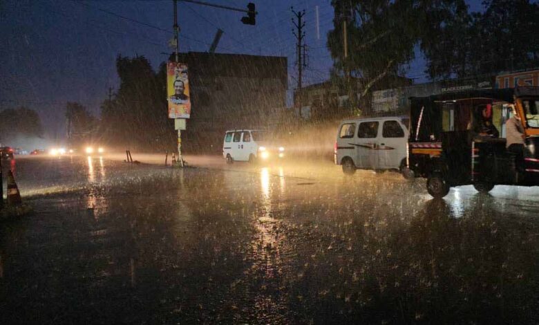 मप्र-में-भारी-मौसम-का-असर!-भोपाल-भिंड-छतरपुर-गुना-में-बारिश,-ग्वालियर-में-ओले,-विजिबिलिटी-30-50-मीटर