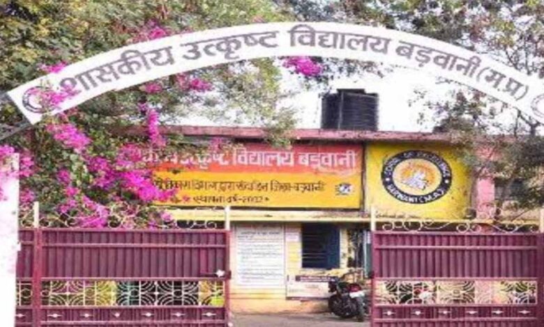 शिकायतकर्ता-शिक्षक-पर-गिरी-गाज,-दो-वेतनवृद्धियाँ-रोकी