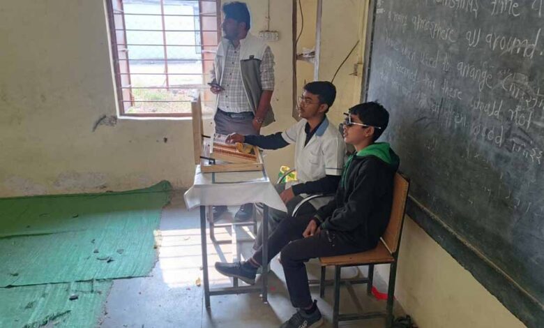 एनएचएआई-के-सहयोग-से-1500-स्कूली-बच्चों-की-आंखों-की-जांच,-102-को-मिलेगा-चश्मा