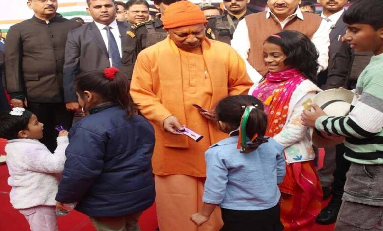 जनसेवा,-संवेदना-और-सुशासन-की-जीवंत-तस्वीर-प्रस्तुत-करते-हैं-मुख्यमंत्री