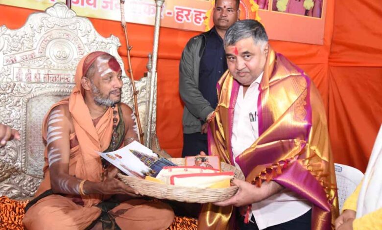 त्रिवेणी-संगम-पर-राजिम-कुंभ-कल्प-2026-की-तैयारियां,-मंत्री-राजेश-अग्रवाल-ने-संतों-से-संवाद-किया