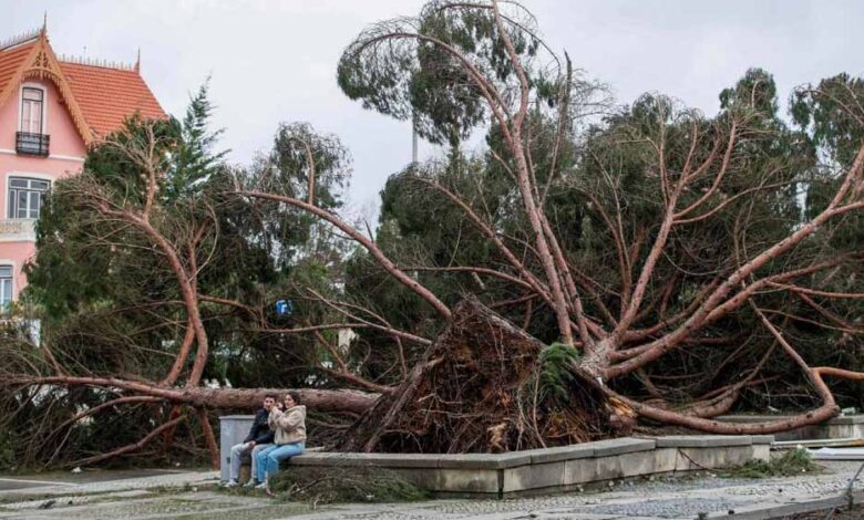 200-kmph-का-बवंडर-और-95-किलोमीटर-की-रफ्तार-वाला-तूफान,-मूसलधार-बारिश-ने-पुर्तगाल-में-मचाई-तबाही,-11-की-मौत