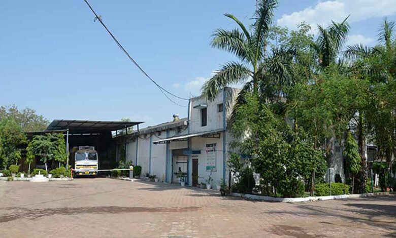 रायसेन जिले में सोम डिस्टलरीज की यूनिट्स के लाइसेंस निलंबित, अवैध शराब परिवहन पर बड़ी कार्रवाई