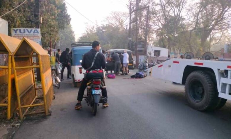 ट्रैफिक पुलिस की गाड़ी की चपेट में आए दो मासूम बच्चे, एक की मौके पर मौत