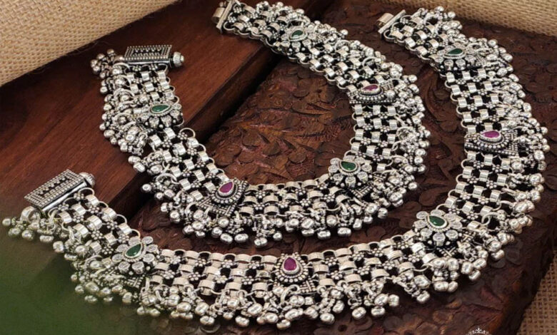 Silver Price Crash: चांदी की कीमतों में ग्लोबल संकट, हाई से 40% नीचे, भारत में भारी गिरावट