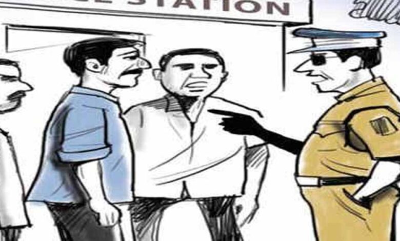 निशातपुरा में युवक से मारपीट कर बाइक, अंगूठियां, मोबाइल और पर्स लूटा