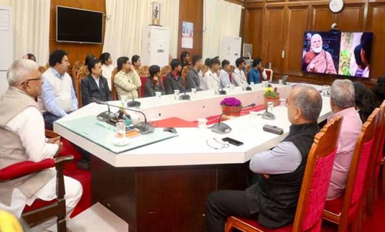 राज्यपाल  पटेल बच्चों के साथ “परीक्षा पे चर्चा” कार्यक्रम में हुए शामिल