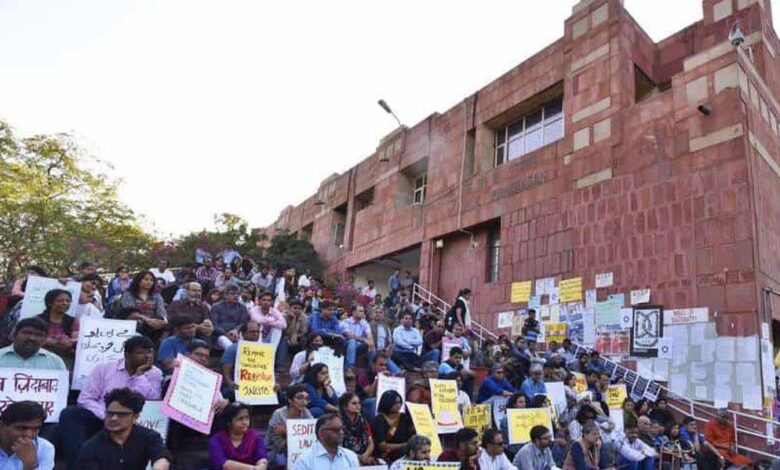 jnu-में-हड़ताल-का-असर:-पदाधिकारियों-को-एक-साल-के-लिए-बाहर-किया-गया,-वापस-लेने-की-उठी-मांग