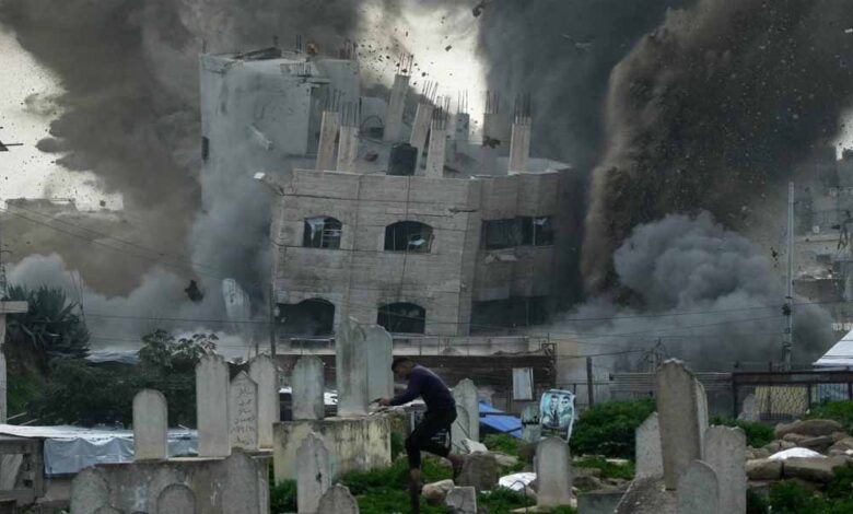 गाजा-में-3-मंजिला-इमारत-पर-इजरायल-का-एयरस्ट्राइक,-कैमरे-में-कैद-हुई-खौफनाक-तस्वीर