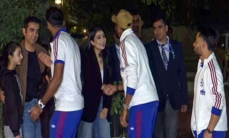 टीम-इंडिया-का-‘फैमिली-मोमेंट’:-गंभीर-के-घर-खिलाड़ियों-और-सपोर्ट-स्टाफ-की-मुलाकात