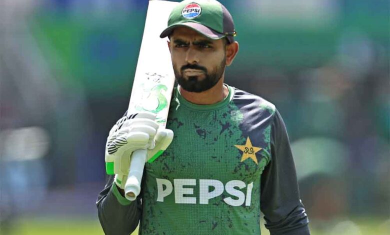 बाबर-आज़म-पर-बढ़ी-आलोचना,-संकट-की-घड़ी-में-रवि-शास्त्री-और-रिकी-पोंटिंग-बने-संबल