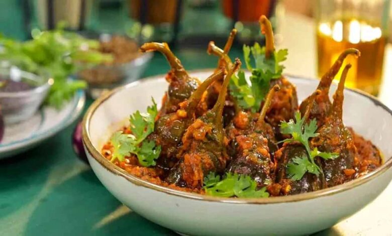 बैंगन-मसाला-ऐसे-बनाएं,-सब-आपकी-तारीफ-करेंगे!-मसाला-बैंगन-फ्राई-और-दही-की-खास-ग्रेवी