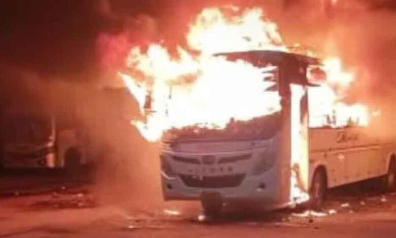 मच्छरों-से-बचने-की-कोशिश-बनी-मौत-का-कारण!-बस-में-अगरबत्ती-जलाकर-सोया-कंडक्टर-जिंदा-जला