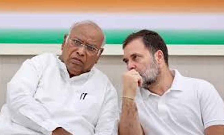 राहुल-खरगे-की-अनसुनी-बात,-संसद-में-विपक्ष-का-हंगामा,-सांसदों-ने-किया-वॉकआउट