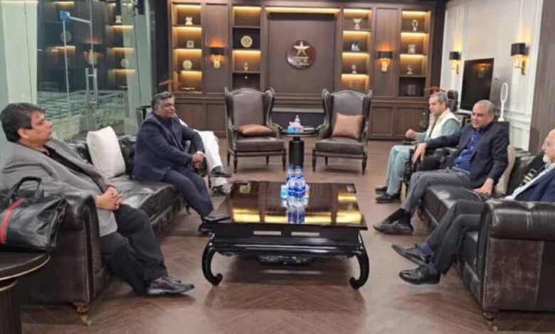 रात-की-फ्लाइट,-5-घंटे-की-मीटिंग-और-लाहौर-का-न्योता:-वर्ल्ड-कप-से-बाहर-बांग्लादेश-को-क्यों-मिली-यह-पेशकश?