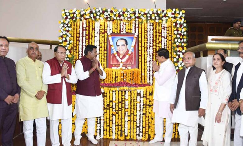 मुख्यमंत्री-डॉ-यादव-ने-विधानसभा-के-पूर्व-अध्यक्ष-स्व.-शुक्ल-की-जयंती-पर-किया-नमन