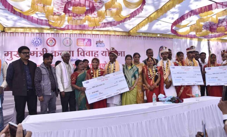 बस्तर-के-सिटी-ग्राउंड-में-एक-साथ-280-शादियां,-शहनाइयों-की-गूंज-के-साथ-छत्तीसगढ़-ने-रचा-वर्ल्ड-रिकॉर्ड