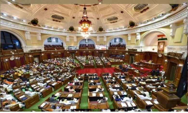 यूपी-विधानसभा-में-शोक-प्रस्ताव-के-दौरान-विधायक-का-मोबाइल-बजा,-स्पीकर-महाना-ने-किया-जब्त