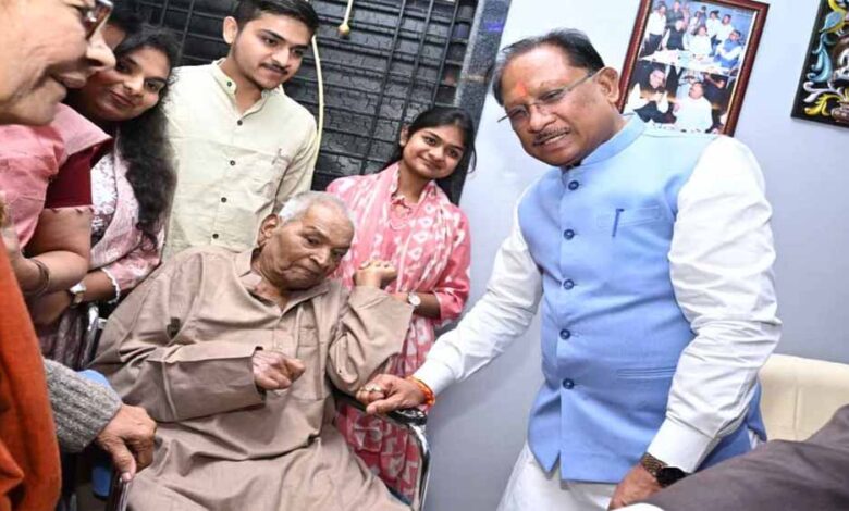 गौरेला-में-मीसाबंदियों-का-सम्मान,-सीएम-साय-बोले–-लोकतंत्र-की-रक्षा-में-निभाई-ऐतिहासिक-भूमिका