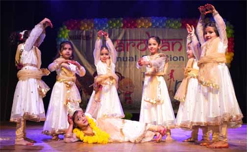 “आरोहण”-में-सजा-बचपन-का-रंगीन-संसार