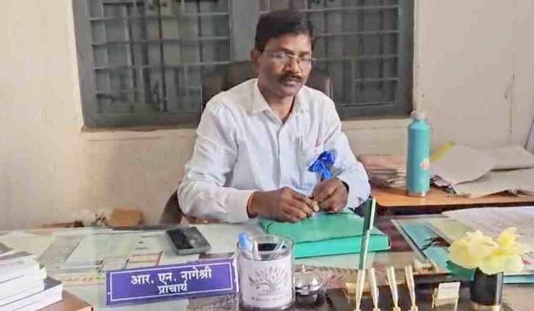 जशपुर-के-सरकारी-स्कूल-में-शिक्षक-ने-बांटे-बाइबिल,-छात्रों-के-बैग-से-14-पुस्तकें-बरामद