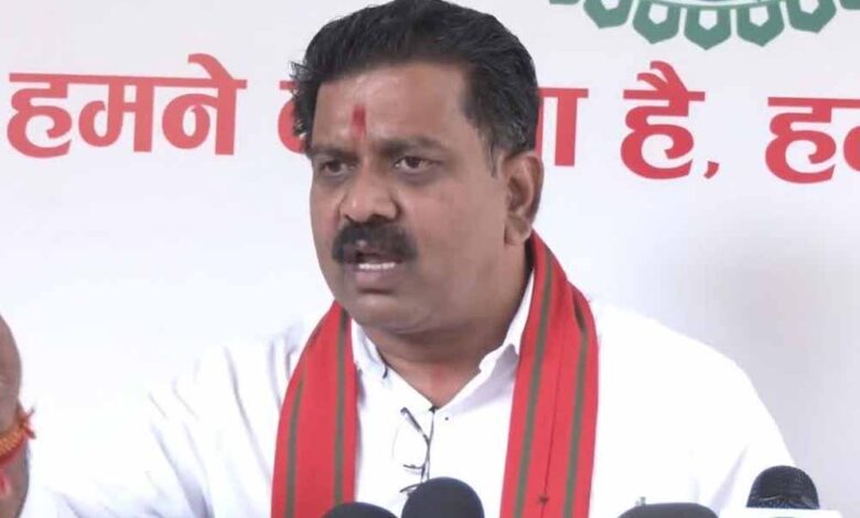 उन्नत पशुपालन एवं डेयरी प्रबंधन सीखने बनासकाठा गुजरात रावाना हुए कबीरधाम के पशुपालक और बिहान की दीदियां