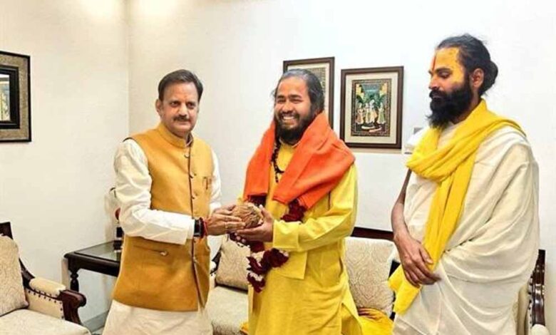 आचार्य-संतोषदास-जी-(सतुआ-बाबा)-का-उप-मुख्यमंत्री-ने-किया-आत्मीय-स्वागत-व-अभिनंदन