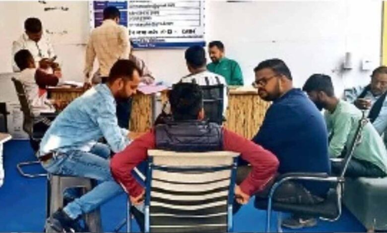 gwalior-व्यापार-मेले-में-50%-टैक्स-छूट-के-बाद-ग्राहकों-की-भीड़,-कार-शोरूम्स-ने-बुकिंग-बंद-की