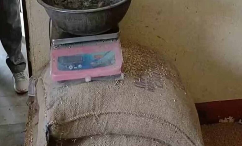 सेल्समैन-का-बड़ा-कारनामा,-बायोमेट्रिक-लेकर-भी-हितग्राहियों-को-नहीं-दिया-राशन