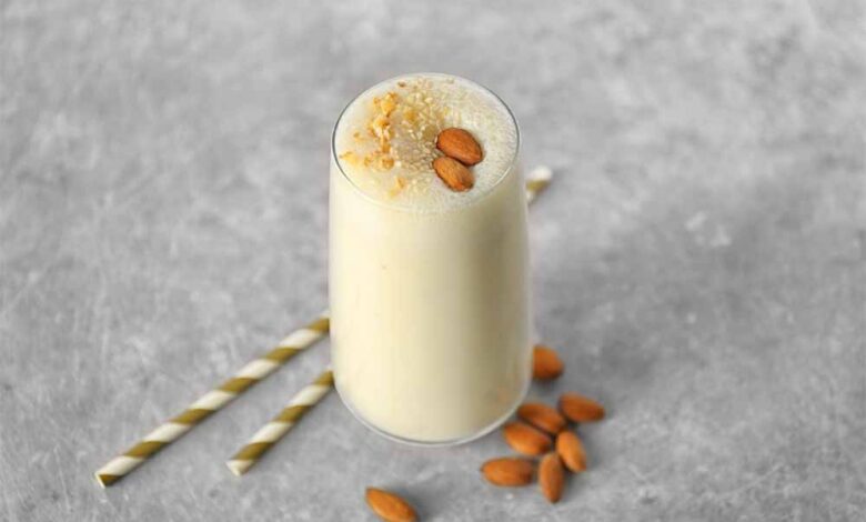 बच्चों-की-सेहत-का-स्वादिष्ट-राज़:-मिनटों-में-बनाएं-हेल्दी-बादाम-मिल्क-शेक