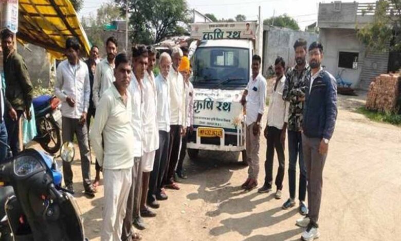 कृषि-रथ-के-माध्यम-से-किसानों-को-बताया-प्राकृतिक-और-जैविक-खेती-का-महत्व